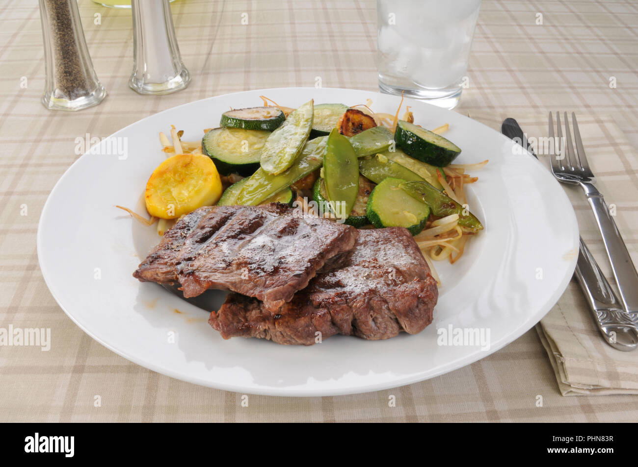 Stir fry with lean beef Stock Photo - Alamy