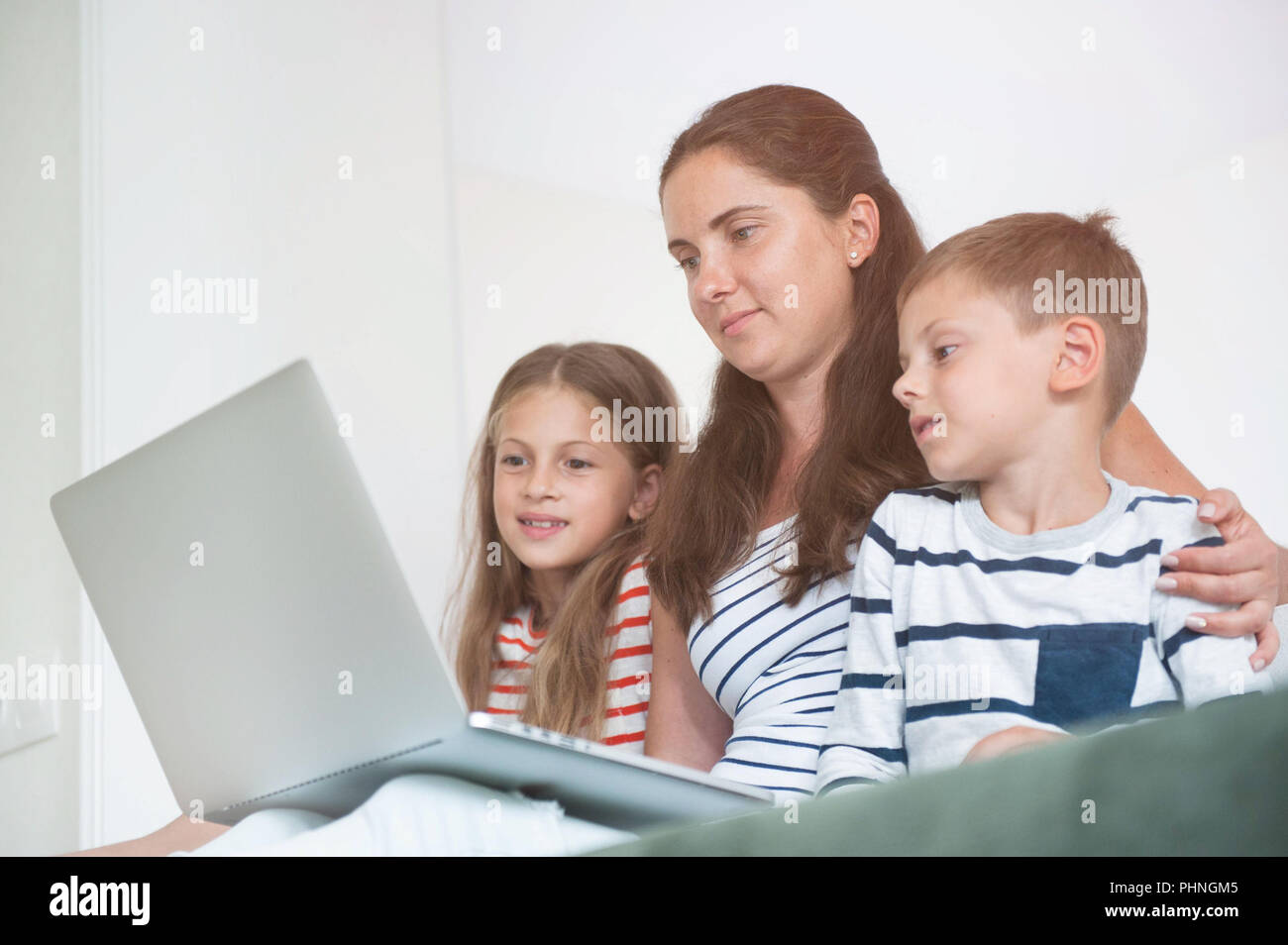 Family laptop screen two hi-res stock photography and images - Alamy
