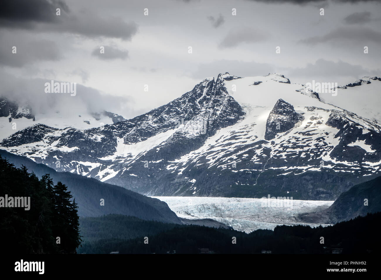 mountain range scenes in june around juneau alaska Stock Photo Alamy