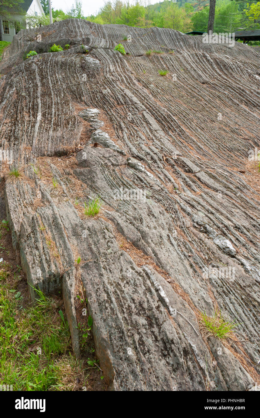 Metamorphic rock weathering patterns - Coos Canyon, Maine, US. Alternating layers of quartzite and schist. The schist has eroded away, leaving valleys Stock Photo