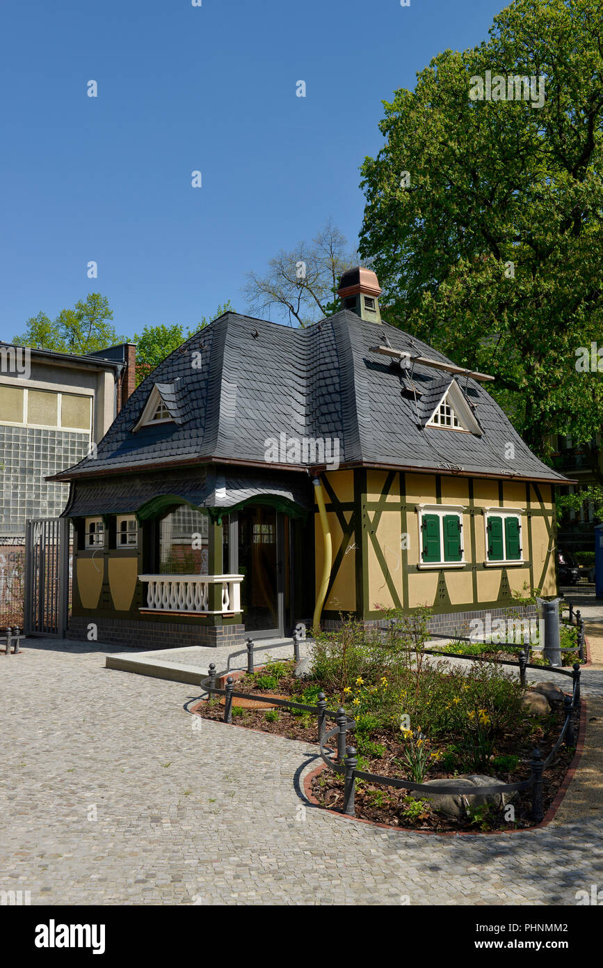 Fachwerkpavillon, Perelsplatz, Friedenau, Berlin, Deutschland Stock Photo