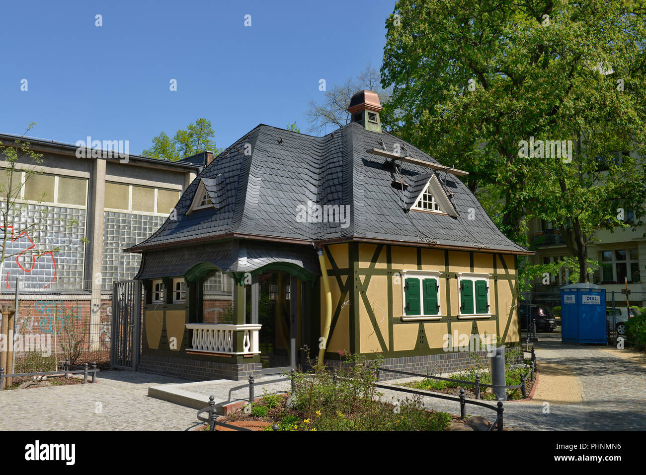 Fachwerkpavillon, Perelsplatz, Friedenau, Berlin, Deutschland Stock Photo