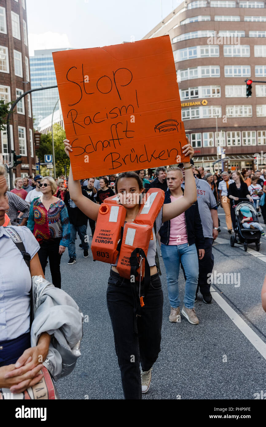 Hamburg, Germany. 02nd Sep, 2018. 02.09.2018, Hamburg: A participant of the pier demonstration holds a sign with the inscription 'Stop Racism.Schafft Brücken'. Credit: Markus Scholz/dpa/Alamy Live News Stock Photo