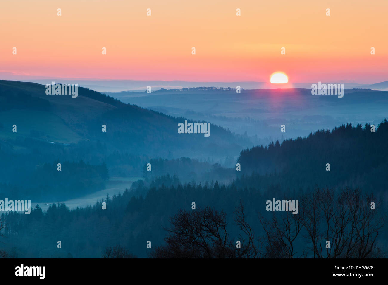 Rising hills in the scottish borders hires stock photography and