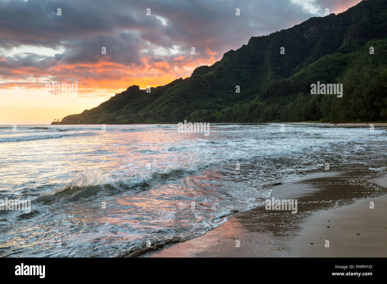 Hawaiian beach resort hi-res stock photography and images - Alamy