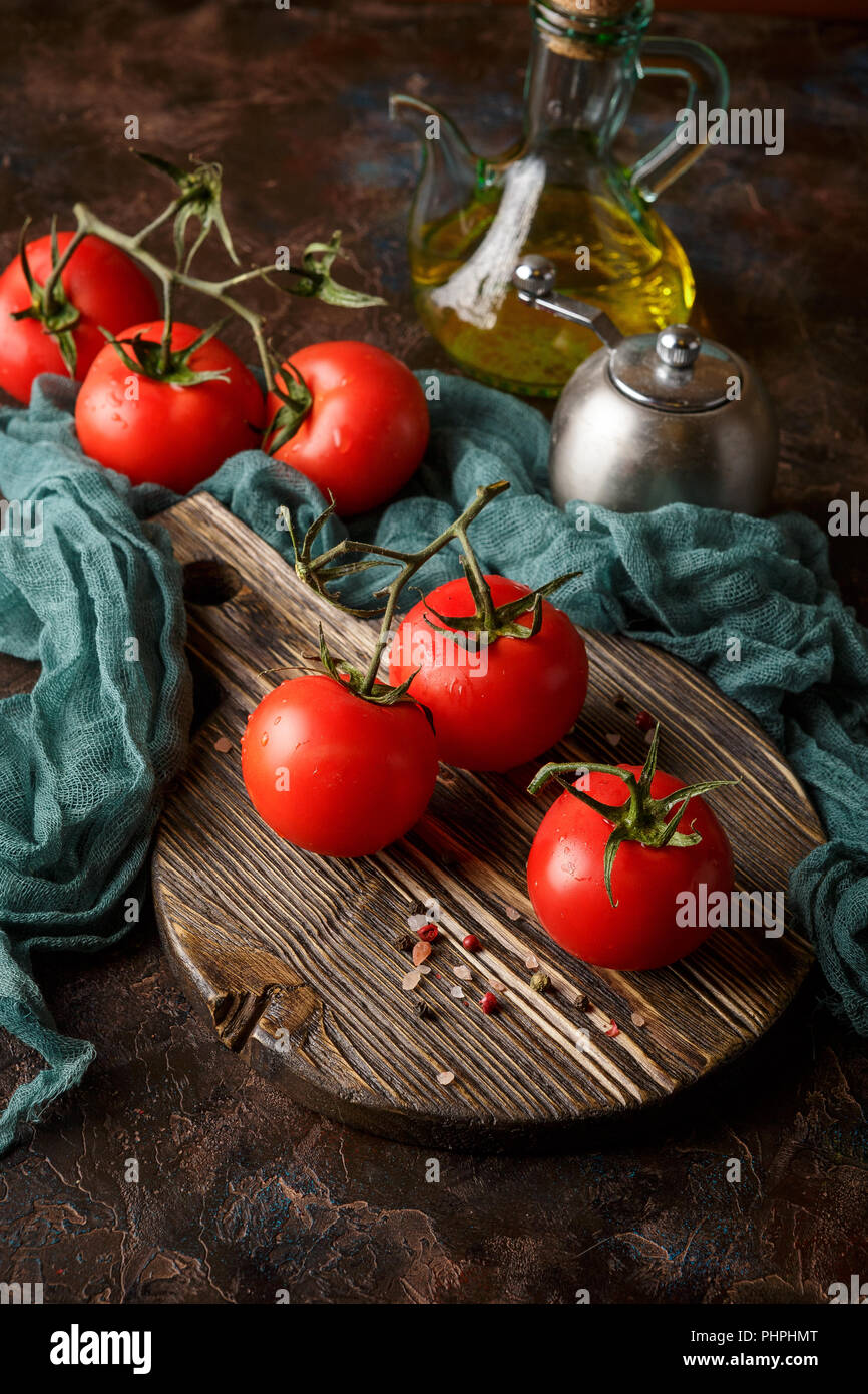 Cutting board with cherry tomatoes Stock Photo - Alamy