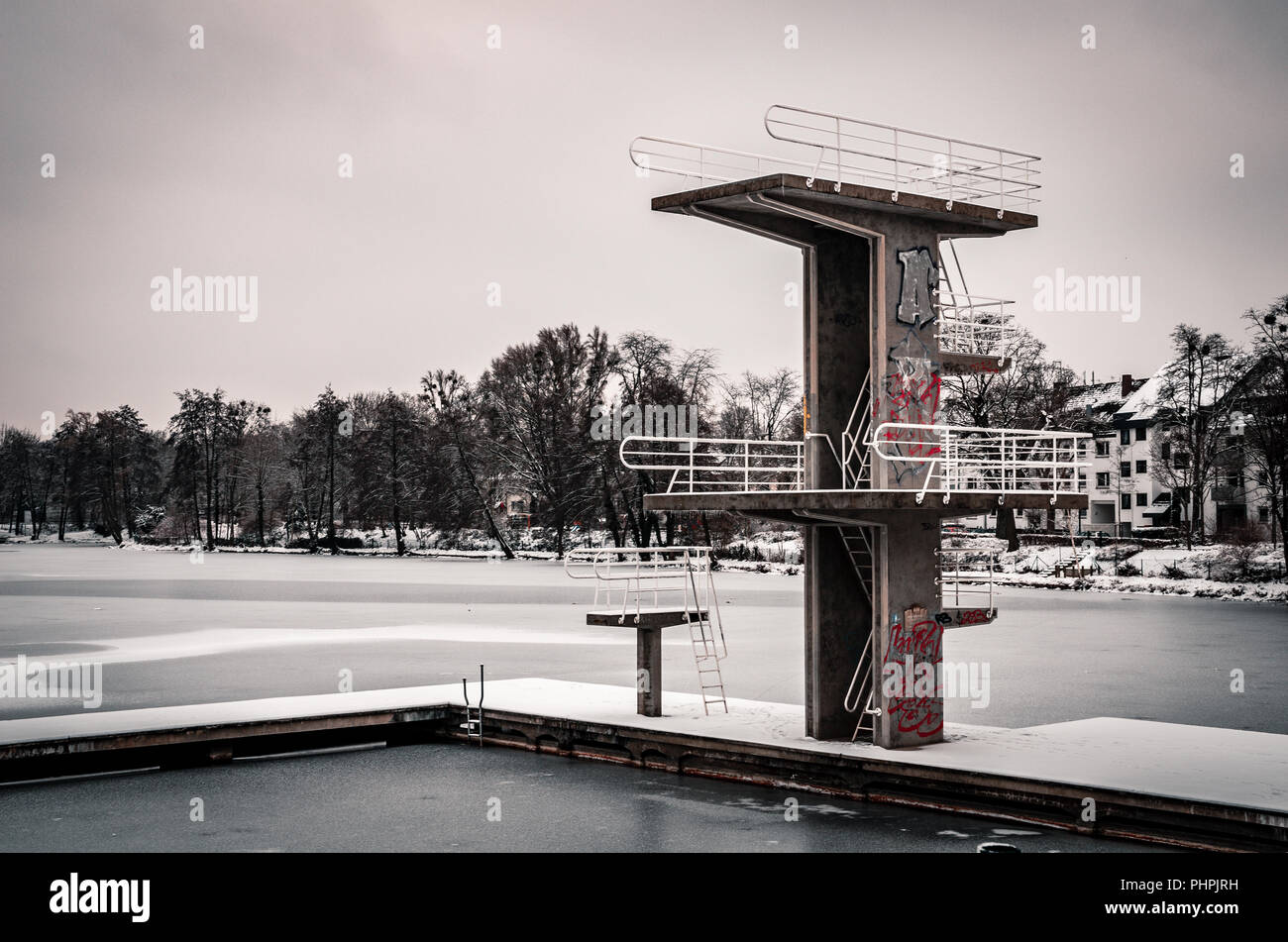 Diving platform, Darmstadt lake woog in winter Stock Photo Alamy