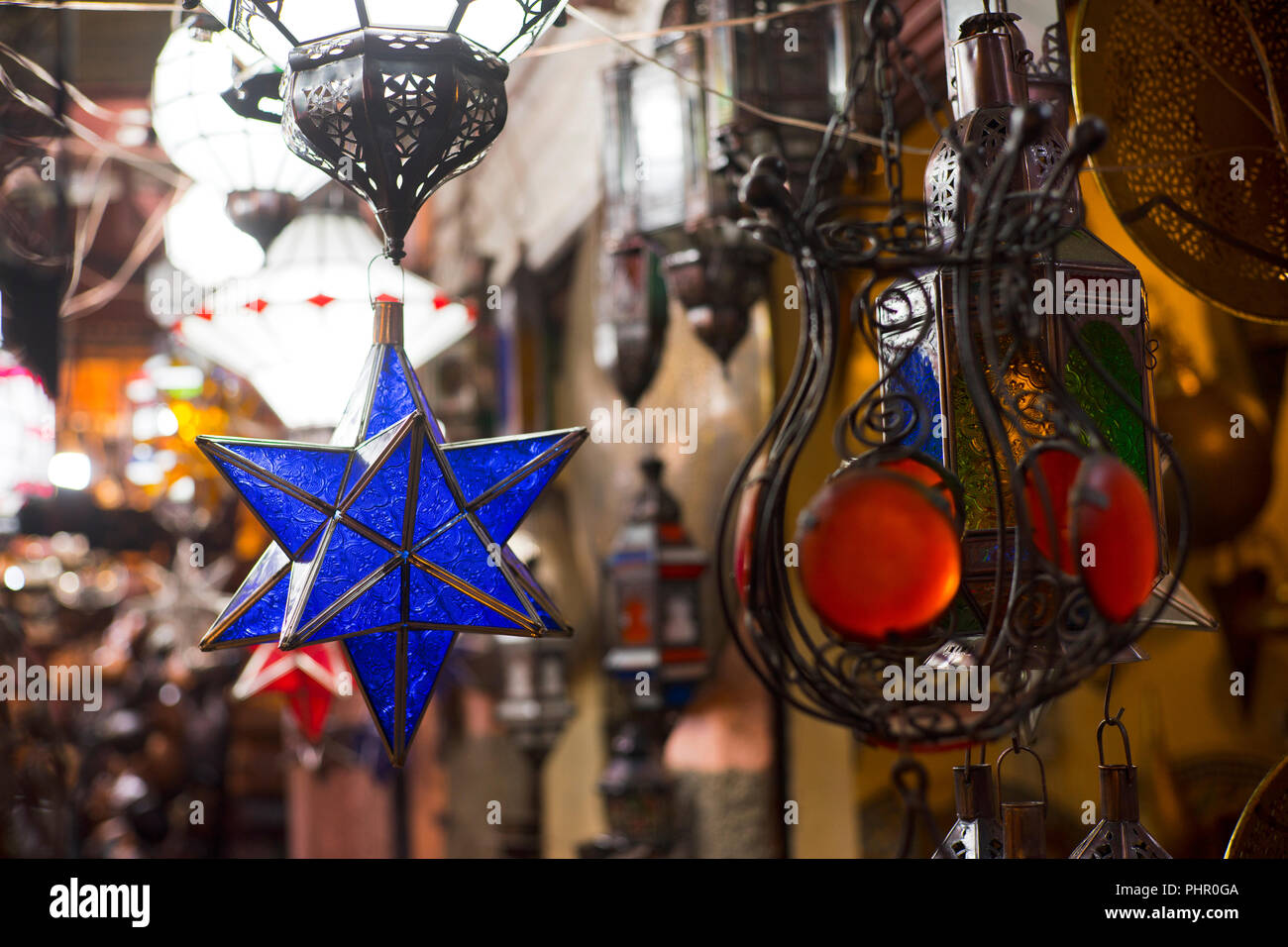 In den Souks von Marrakesch ist das Angebot farbig und abwechlungsreich. Stock Photo