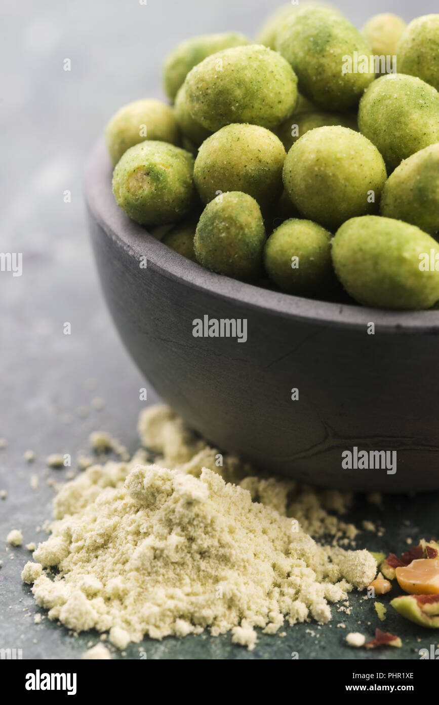 Pile of wasabi coated peanuts in bowl Stock Photo - Alamy