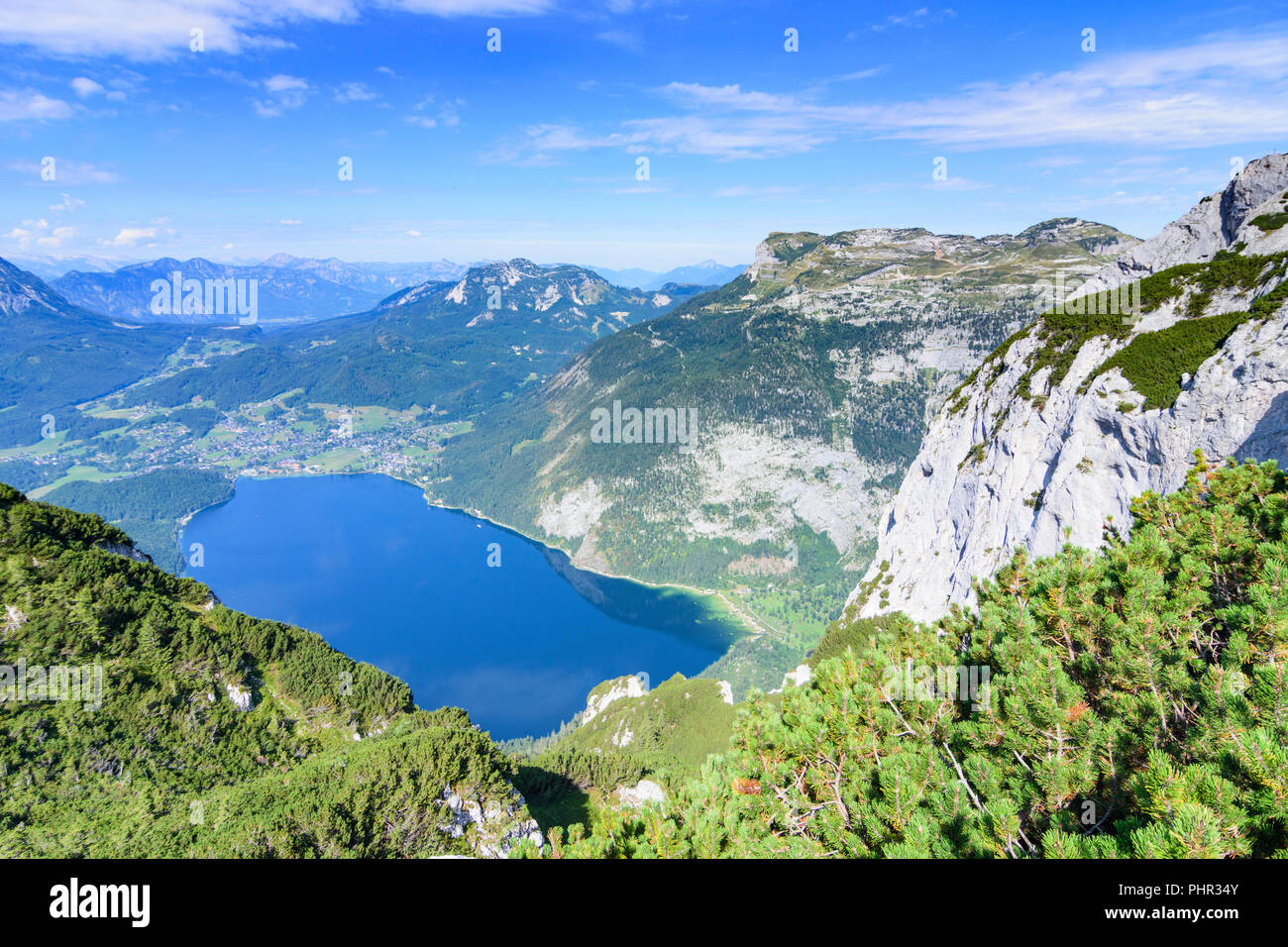 altaussee-lake-altausseer-see-village-altaussee-mountain-loser-view