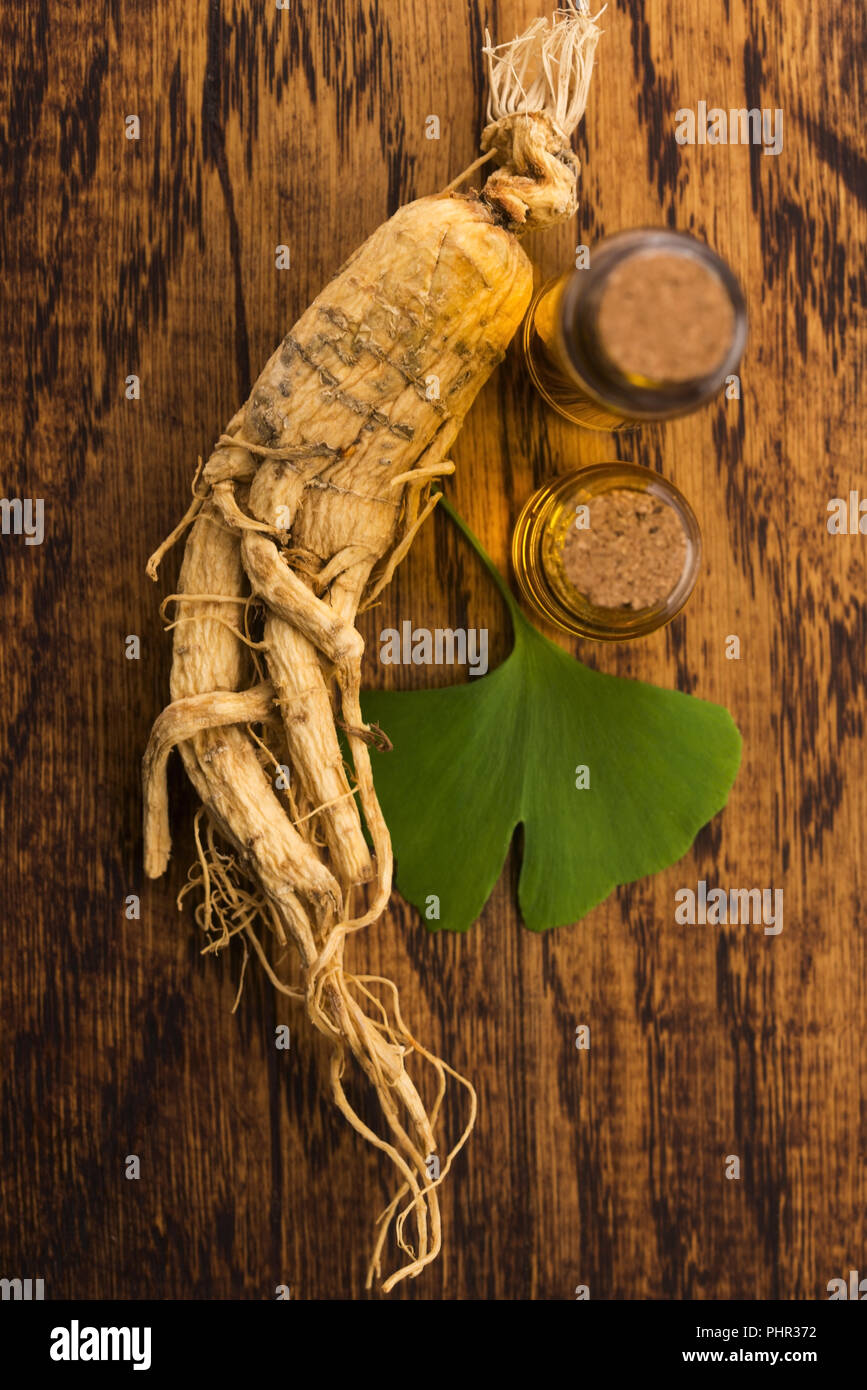 Extract of ginseng root and ginkgo biloba leaves Stock Photo Alamy