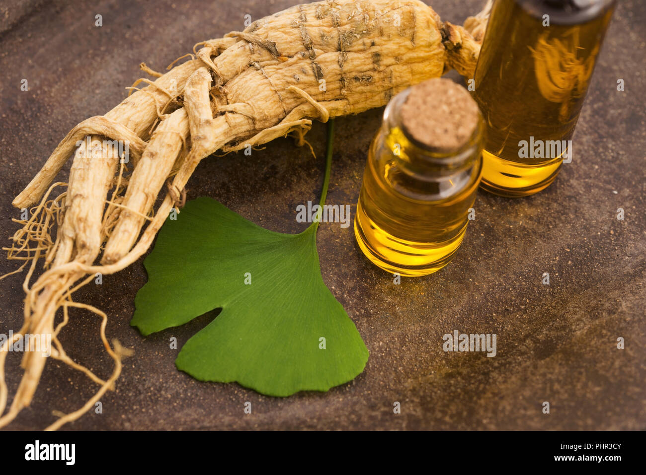 Extract of ginseng root and ginkgo biloba leaves Stock Photo Alamy