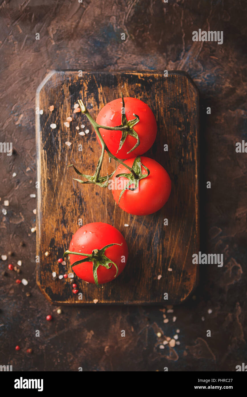 Cutting board with cherry tomatoes Stock Photo - Alamy