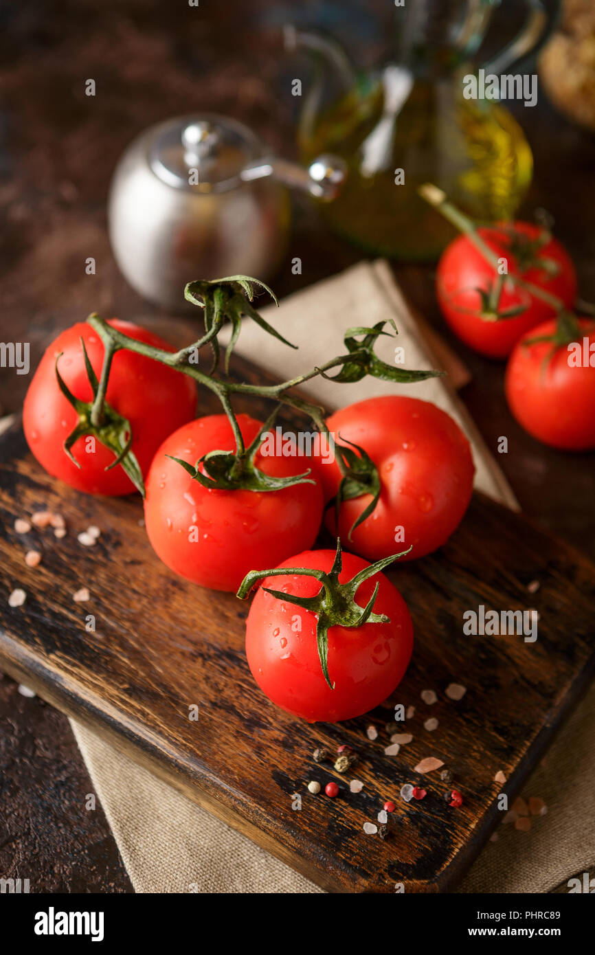 Cutting board with cherry tomatoes Stock Photo - Alamy