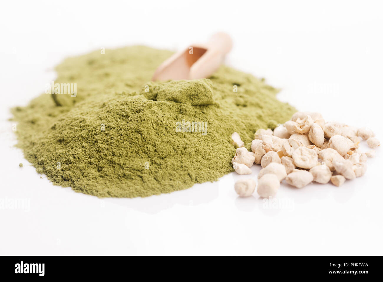 Moringa leaf powder and seeds Stock Photo - Alamy