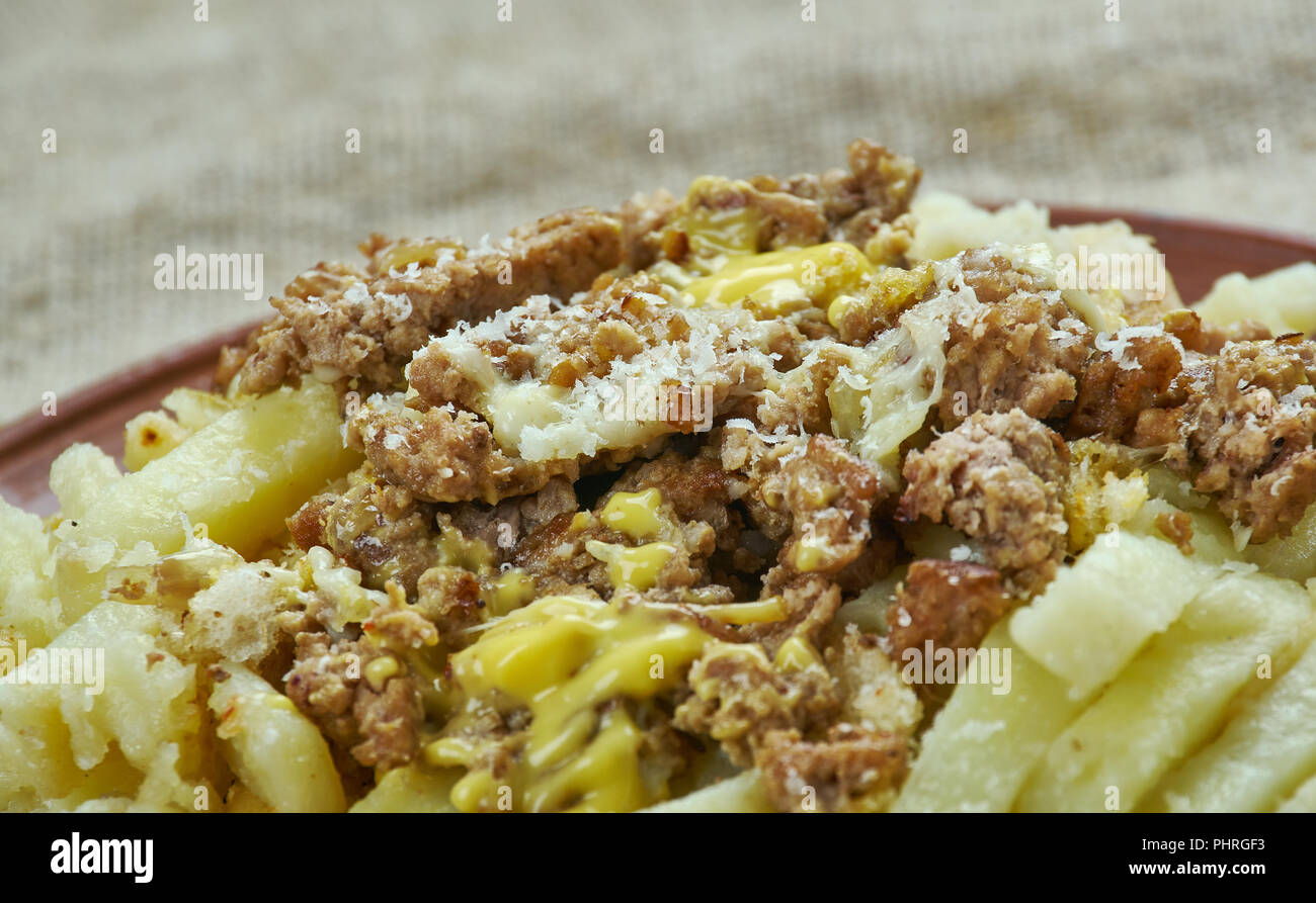Slow Cooker Chili Con Carne Cheese Fries Stock Photo Alamy