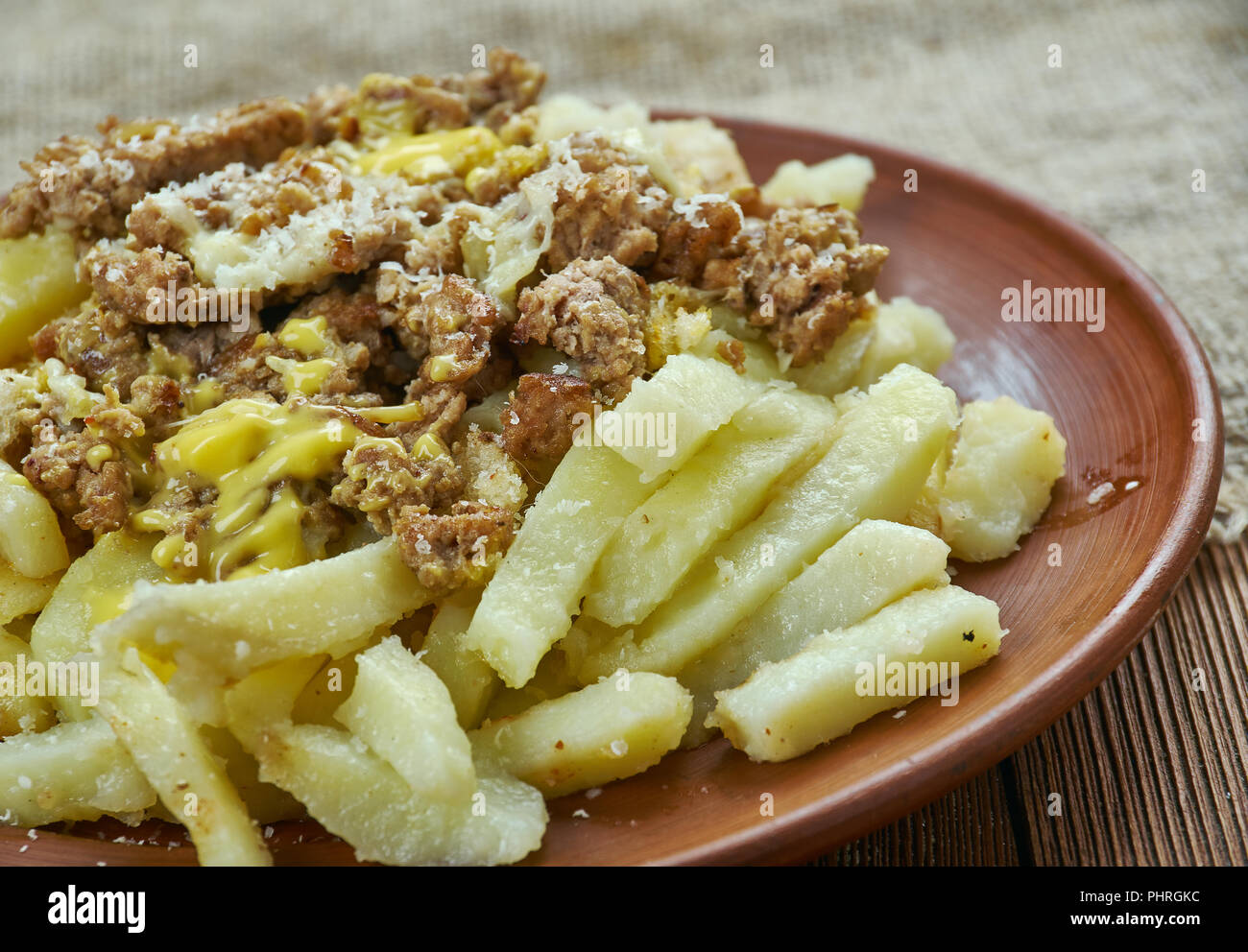 Slow Cooker Chili Con Carne Cheese Fries Stock Photo Alamy