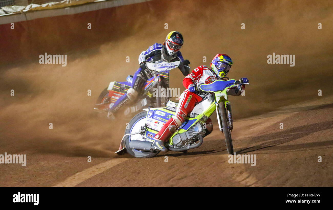 Harris hits the front and applies more hurt to the visiting Newcastle Diamonds at the SGB National Championship meeting between Glasgow Tigers & Newca Stock Photo