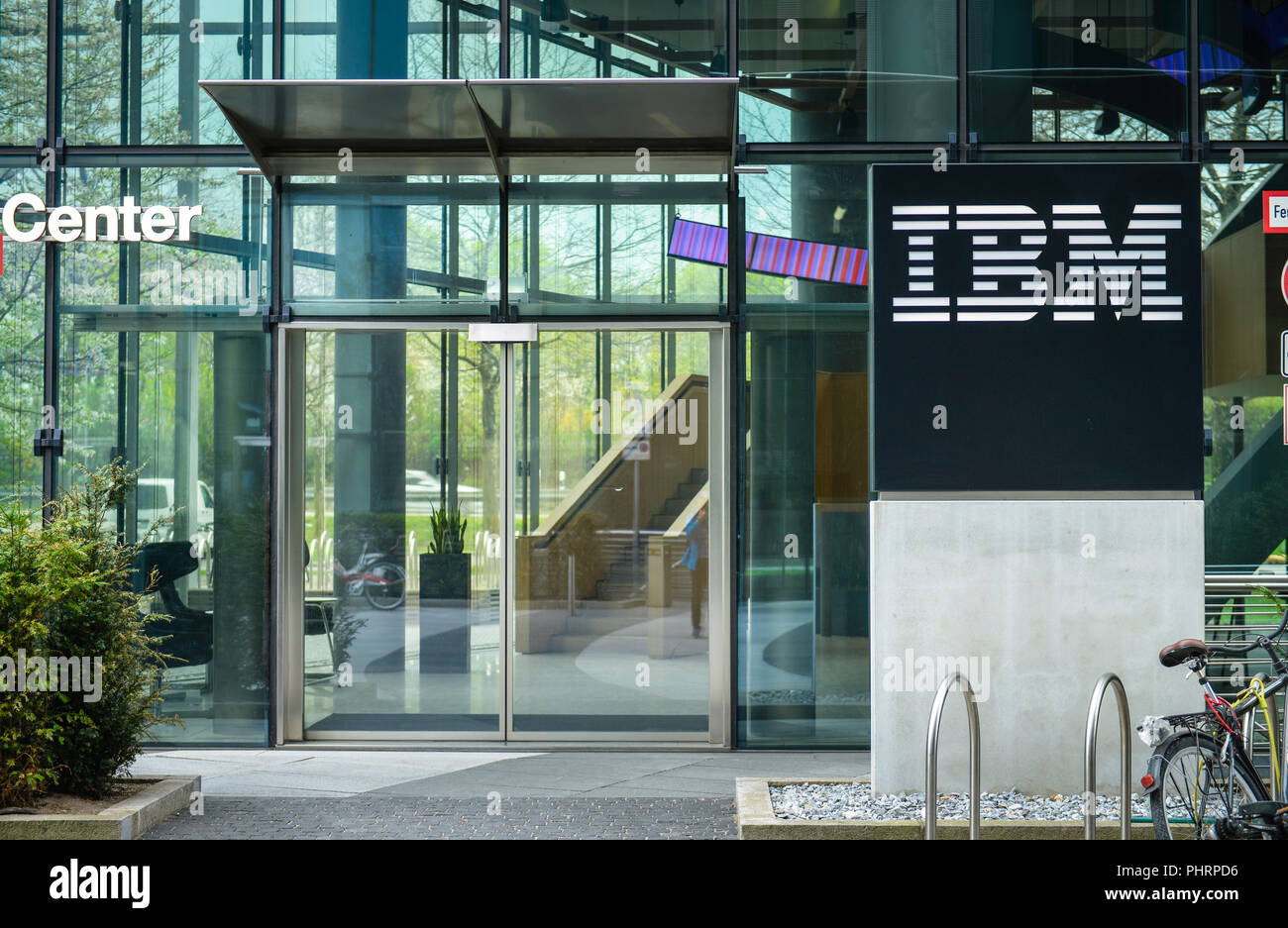 IBM Watson IoT Center, Mies-van-der-Rohe-Strasse, Schwabing, Muenchen,  Bayern, Deutschland Stock Photo - Alamy