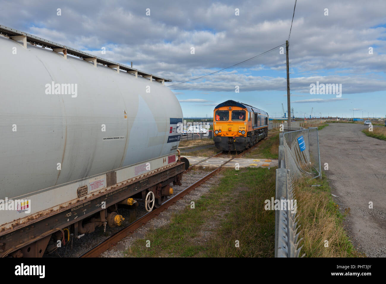 A GB Railfreigtht class 66 locomotive at North Blyth Alumina import terminal coupling up to a freight train carrying imported Alumina Stock Photo