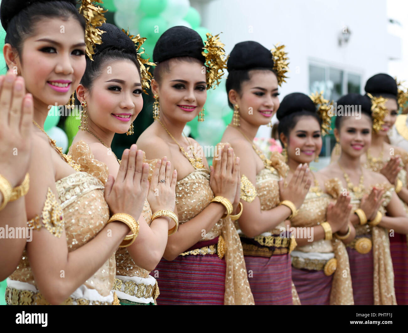 Ayutthaya Thailand - Sep 17, 2015 : Group Of Thai Dances Smiling Pay 