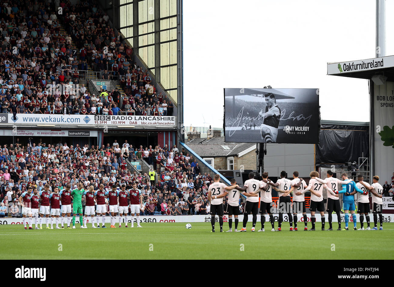 Burnley and Manchester United players stand for a minute's silence for the  late Jimmy McIlroy before the Premier League match at Turf Moor, Burnley  Stock Photo - Alamy
