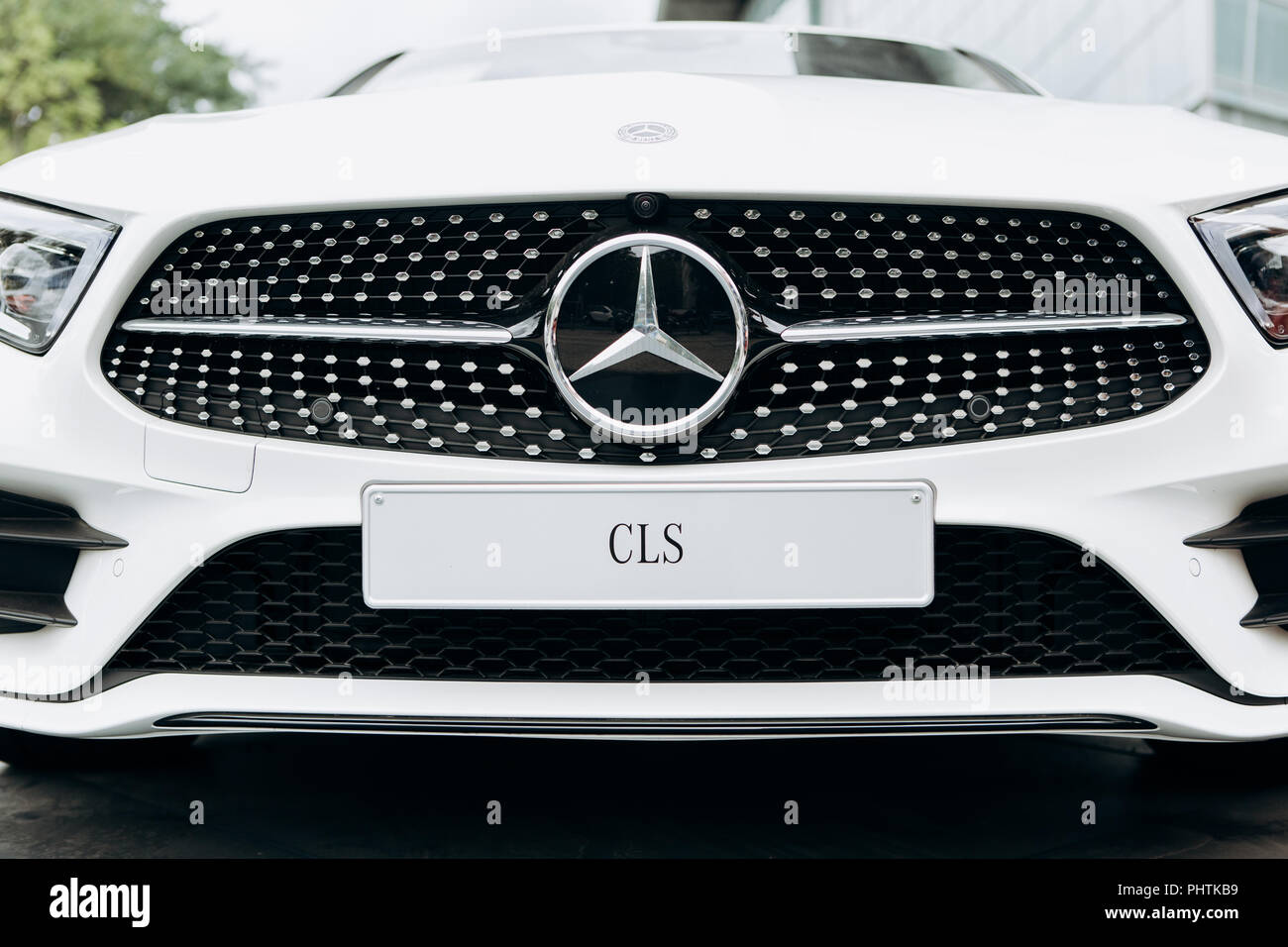 Mercedes benz sign hi-res stock photography and images - Alamy