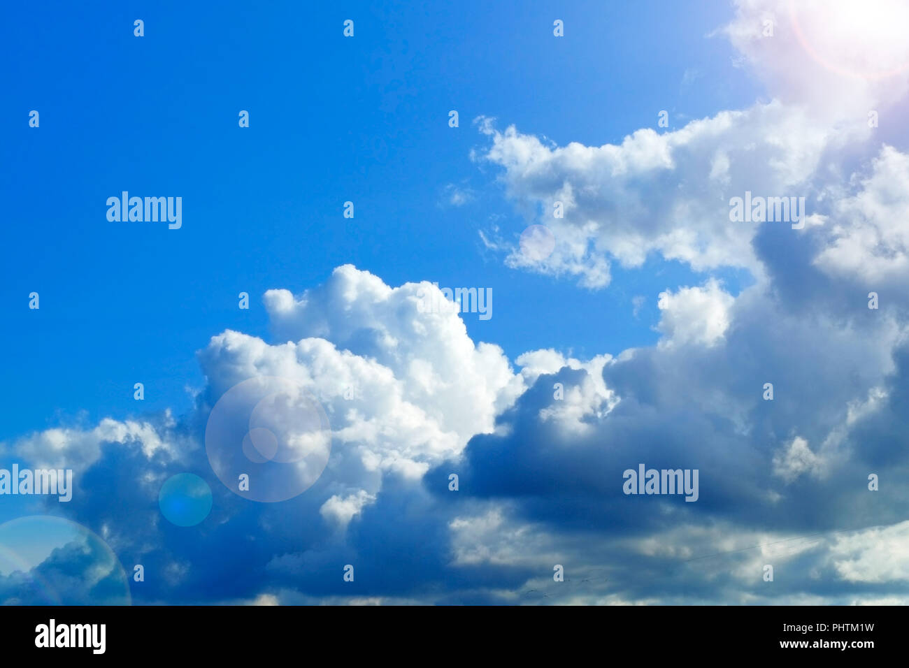 The sun's rays make their way through the clouds Stock Photo - Alamy