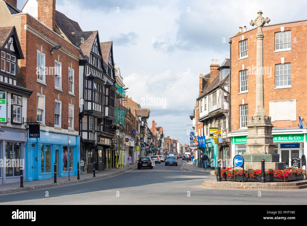 The war memorial cross and high street town tewkesbury glouceste hires