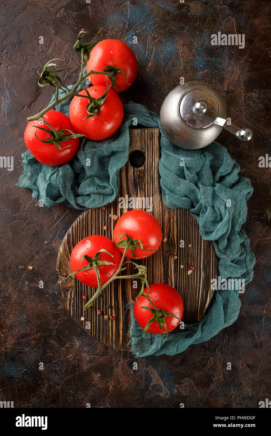 Cutting board with cherry tomatoes Stock Photo - Alamy