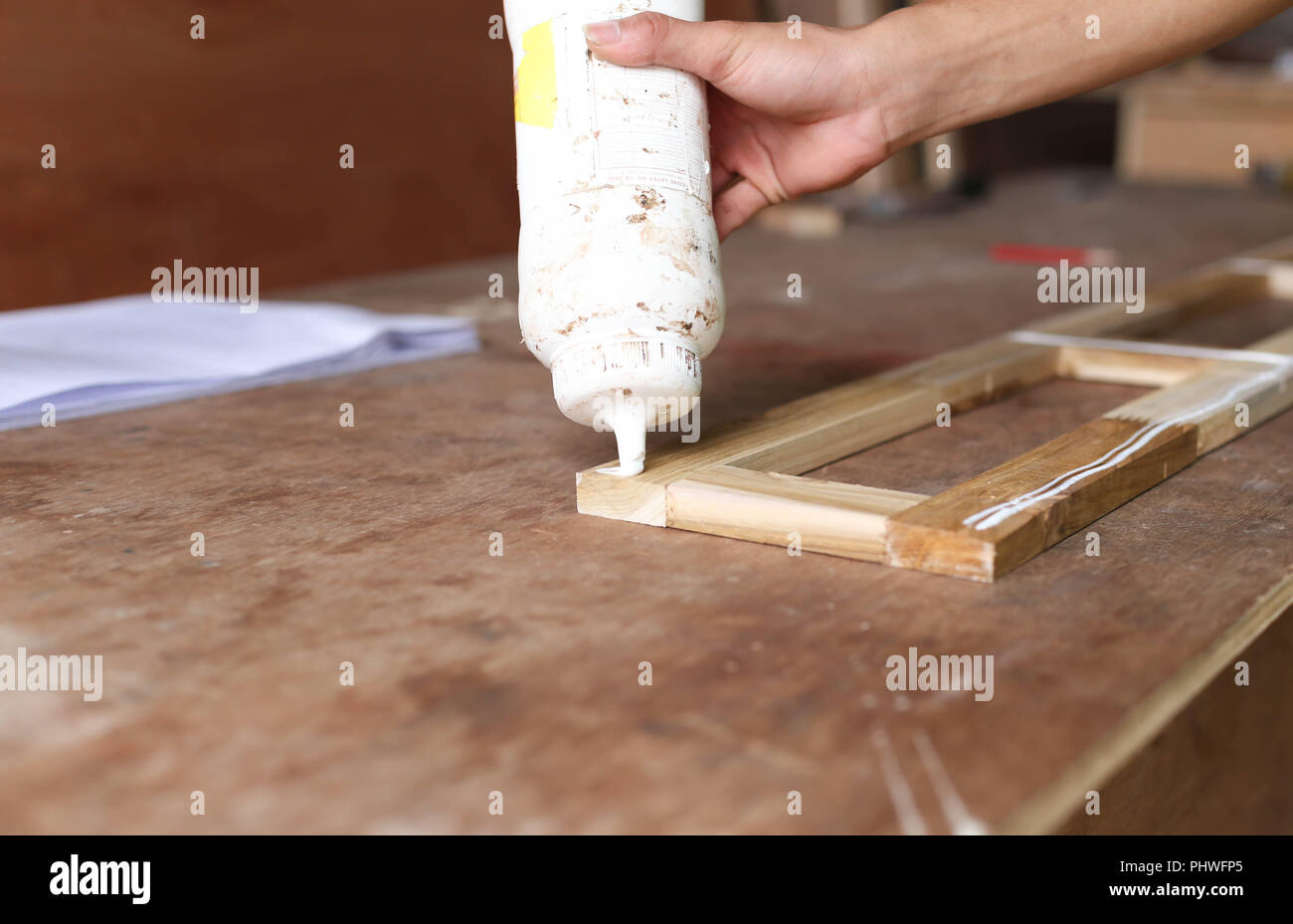 Super glue repair hires stock photography and images Alamy