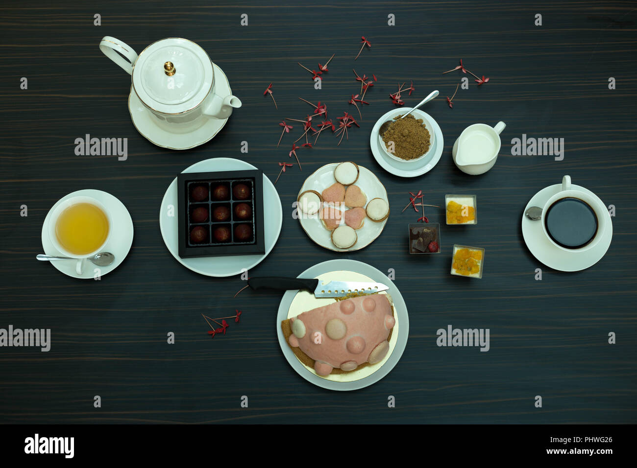English high tea setting hi-res stock photography and images - Alamy
