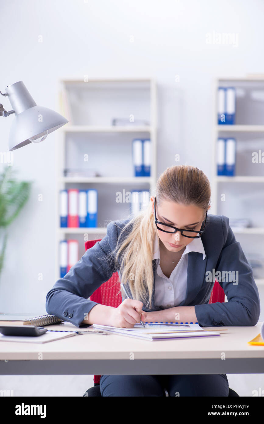 Businesswoman working at her desk in office Stock Photo - Alamy