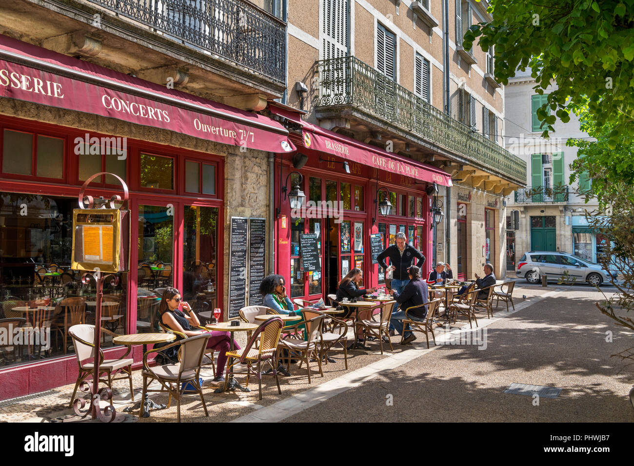 Cafe in the old town centre, Place du Marché au Bois, Perigueux, Dordogne,  France Stock Photo - Alamy