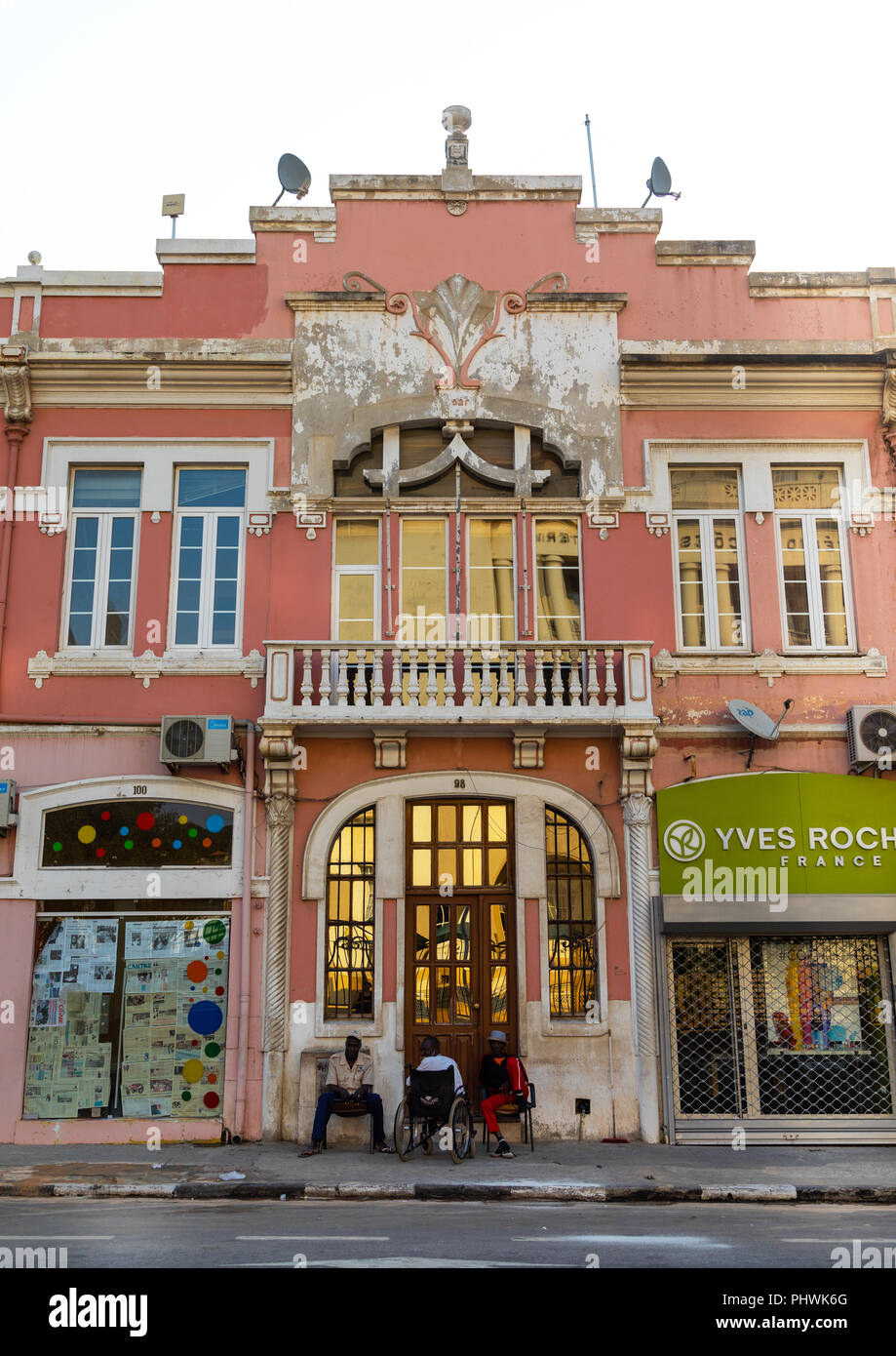 old-portuguese-colonial-building-luanda-