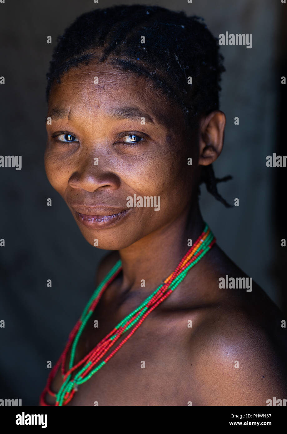 San tribe woman portrait, Huila Province, Chibia, Angola Stock Photo
