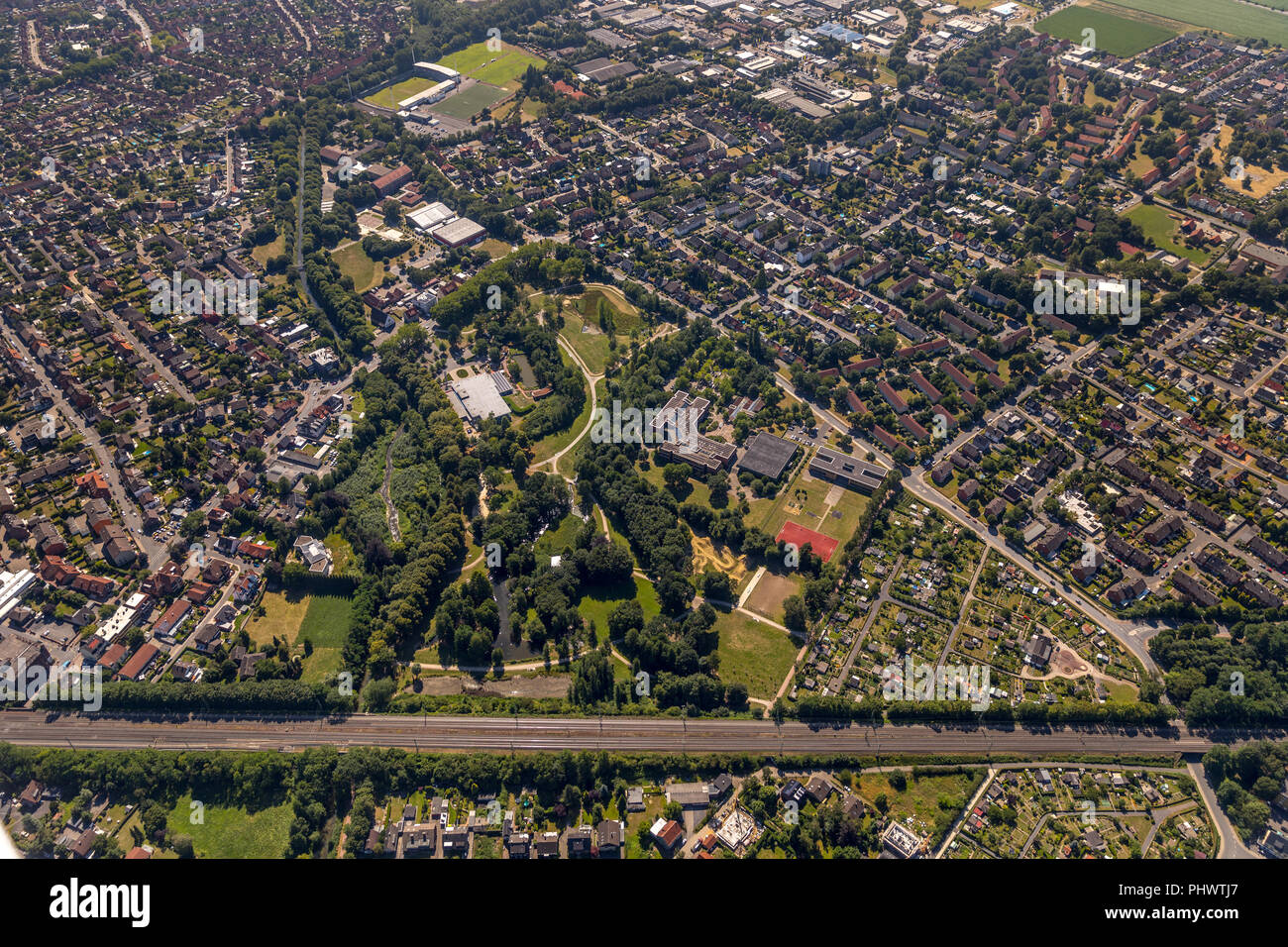 Berlin Park, Berufskolleg Ahlen, Rainbow School, Grüngürtel, Grünzug, Ahlen, Ruhrgebiet, Nordrhein-Westfalen, Germany, DEU, Europe, aerial view, birds Stock Photo