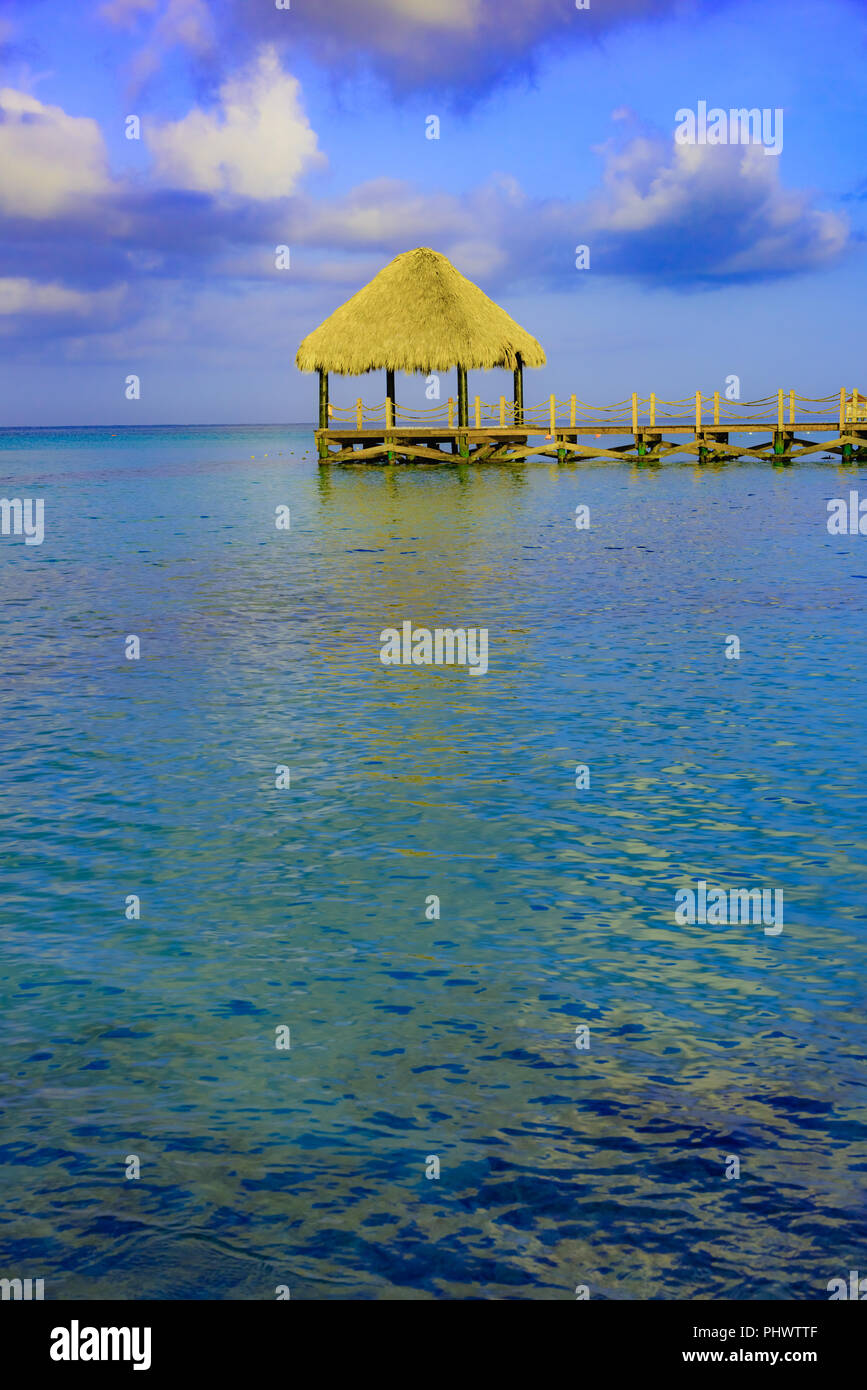 caribbean beach arbor palm roof path to the sea Stock Photo Alamy