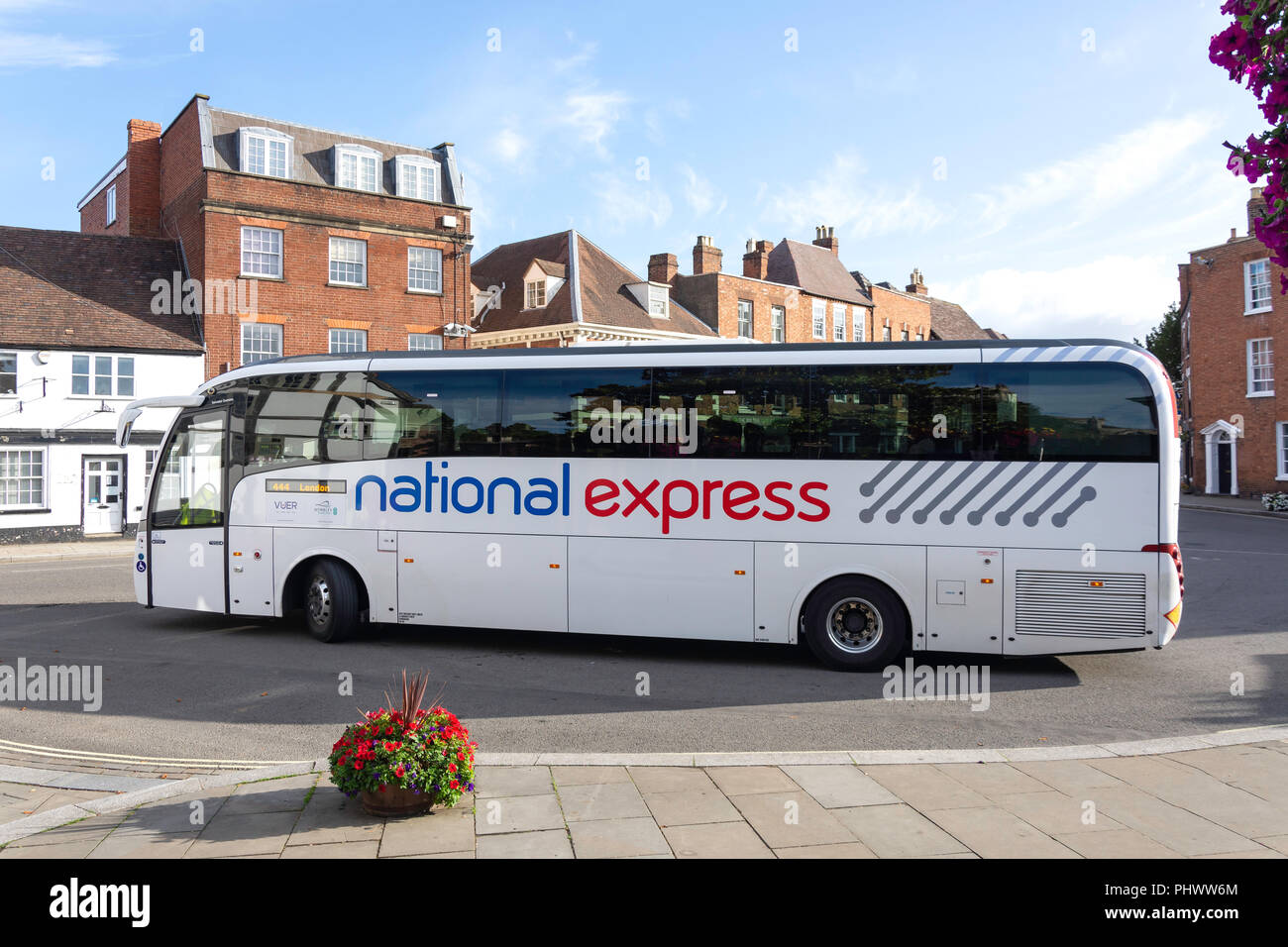 National Express coach outside Tewkesbury Abbey, Church Street, Tewkesbury, Gloucestershire, England, United Kingdom Stock Photo