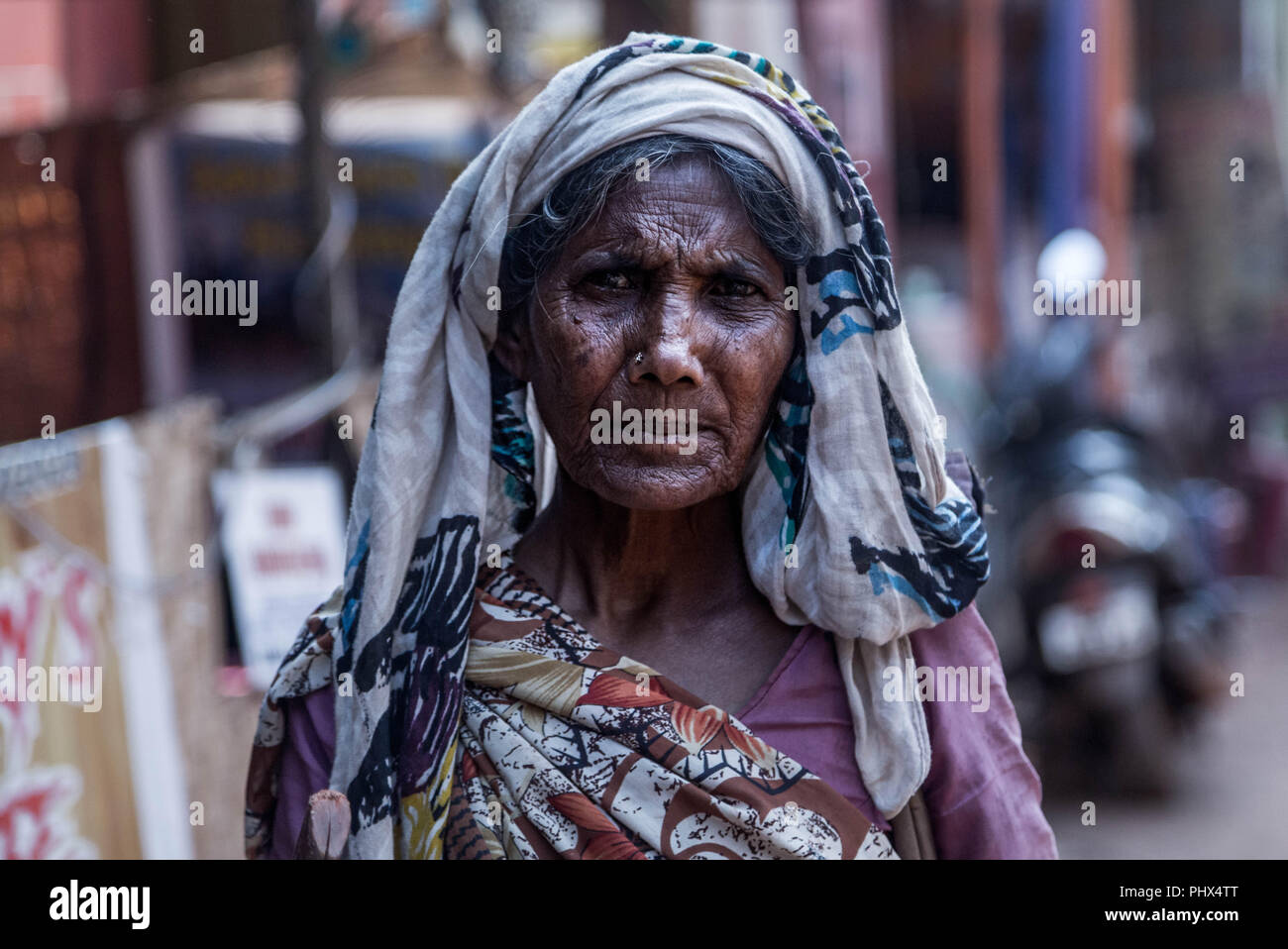 Indian lady hi-res stock photography and images - Alamy
