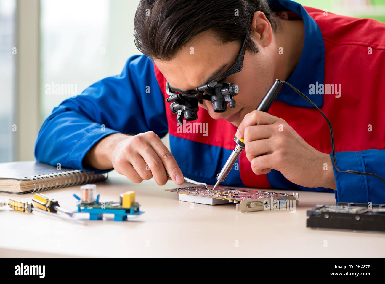 Computer engineer repairing broken desktop Stock Photo - Alamy