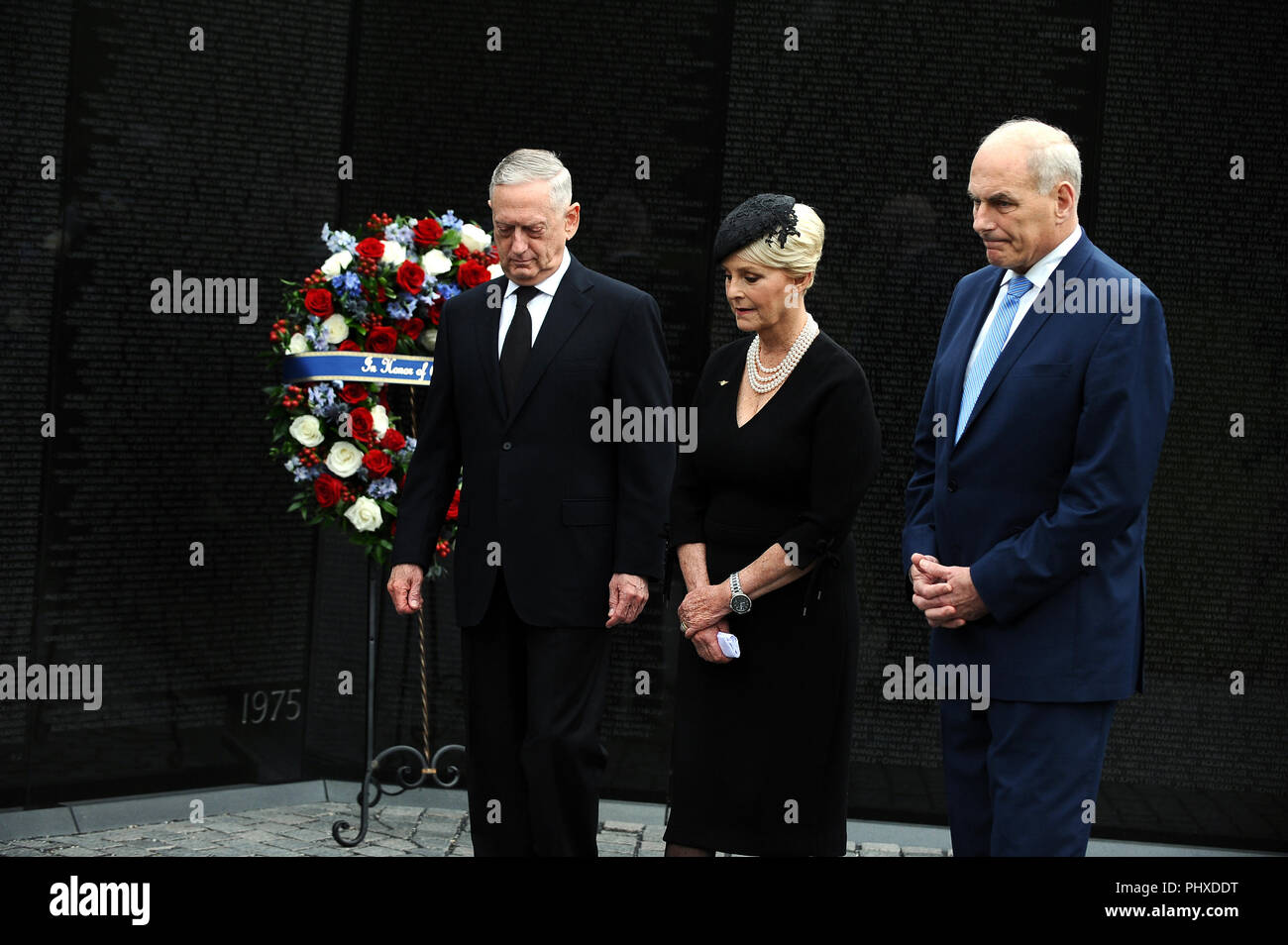 Washington, District of Columbia, USA. 1st Sep, 2018. U.S. Secretary of Defense James Mattis, General John Kelly, White House Chief of Staff and Cindy McCain, wife of late Senator John McCain, lay a ceremonial wreath honoring all whose lives were lost during the Vietnam War at at the Vietnam Veterans Memorial in Washington, U.S., September 1, 2018. Credit: Mary F. Calvert/Pool via CNP Credit: Mary F. Calvert/CNP/ZUMA Wire/Alamy Live News Stock Photo