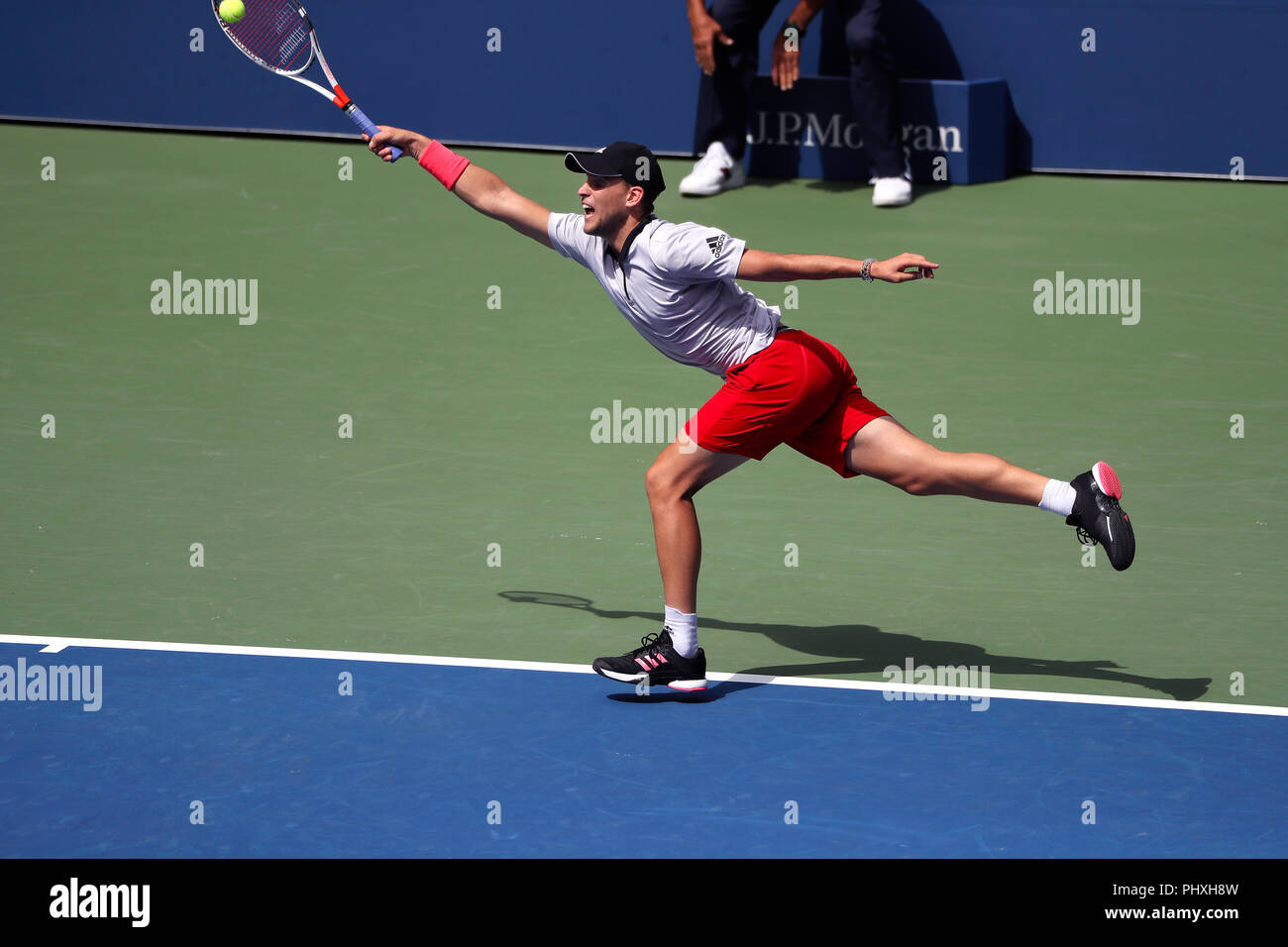 New York, United States. 02nd Sep, 2018. Flushing Meadows, New York - September 2, 2018: US Open Tennis: Number 9 seed, Dominic Thiem of Austria in action against Kevin Anderson of South Africa during their fourth round match at the US Open in Flushing Meadows, New York. Thiem won in straight sets. Credit: Adam Stoltman/Alamy Live News Stock Photo