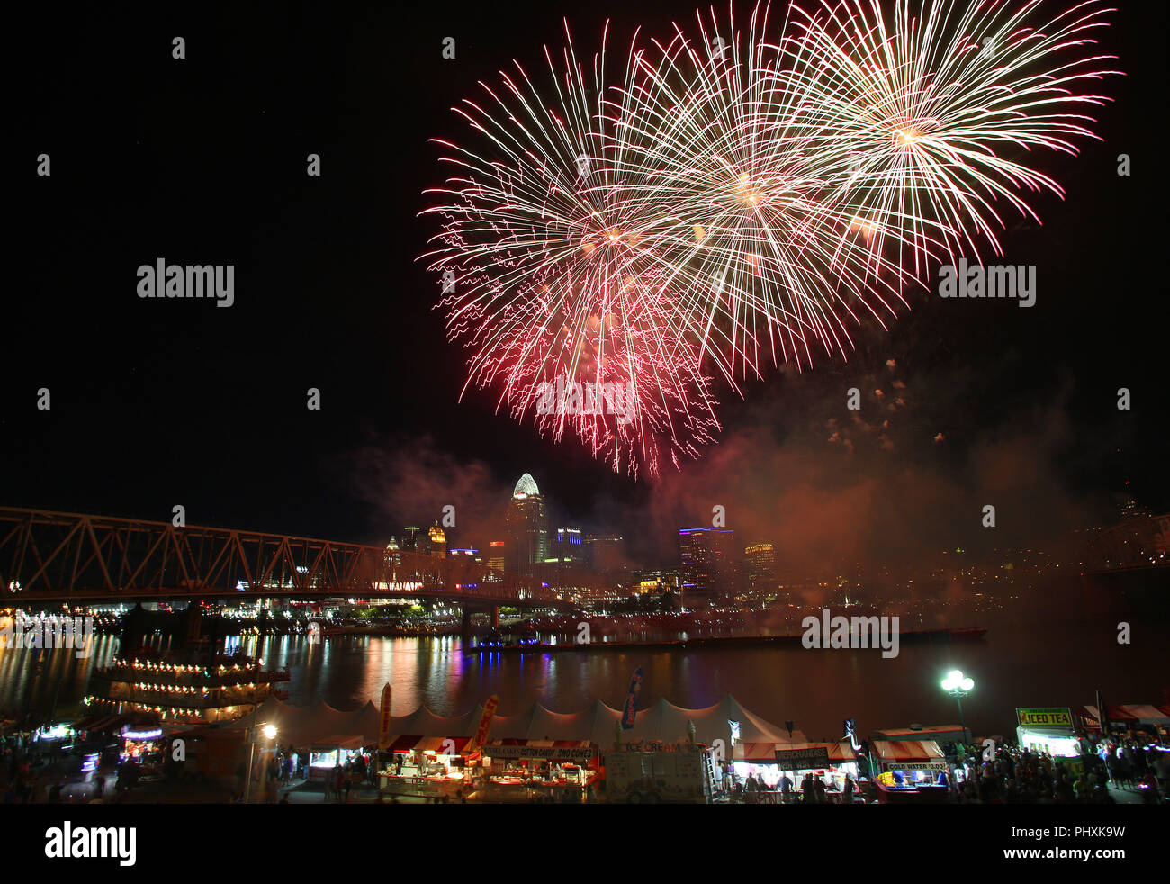 Cincinnati Ohio Fireworks High Resolution Stock Photography And Images Alamy