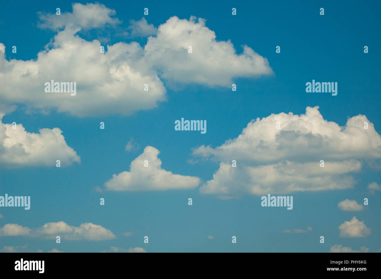 Fluffy, white (Cumulus) clouds on blue sky Stock Photo - Alamy