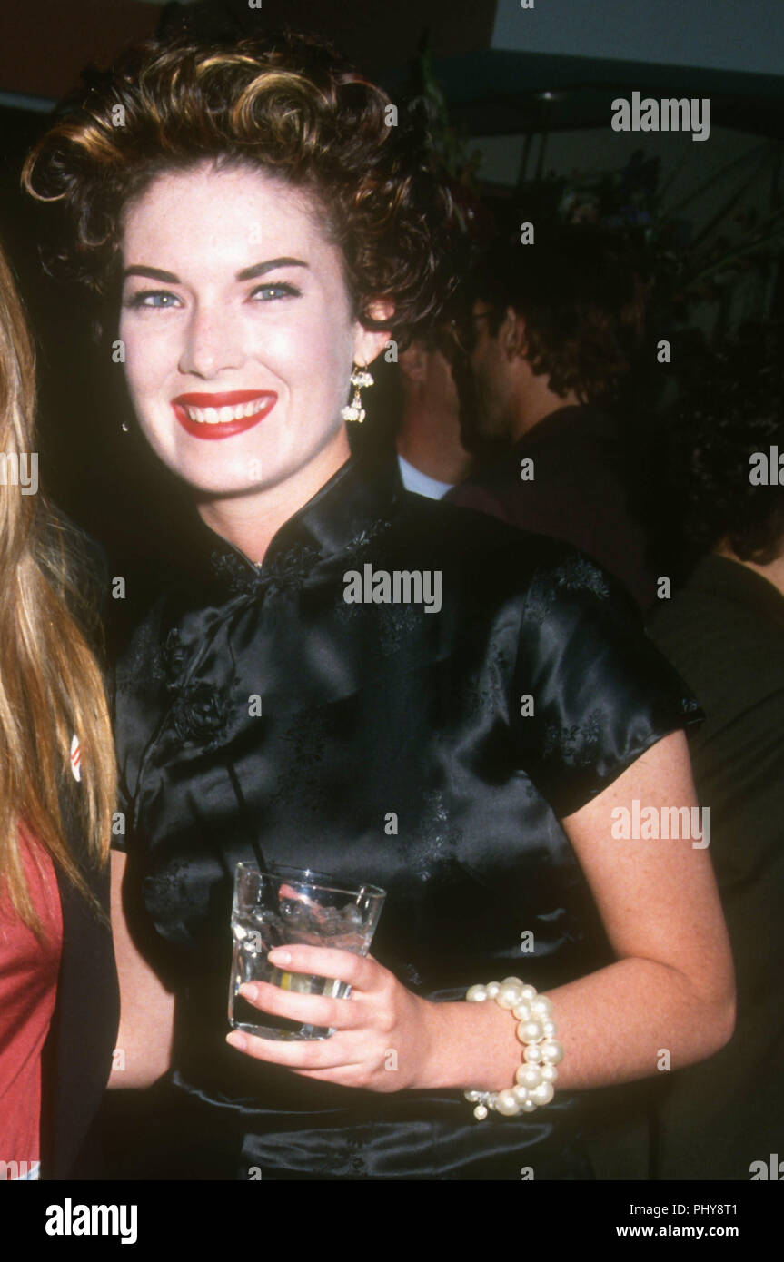 lara-flynn-boyle-80s-why-twin-peaks-star-lara-flynn-boyle-disappeared