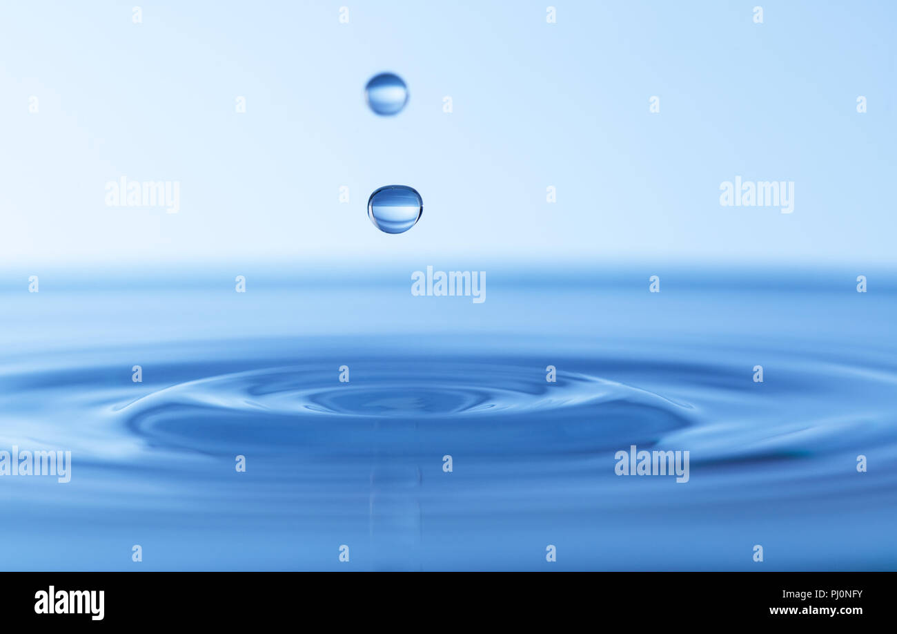 Splash drops hi-res stock photography and images - Alamy