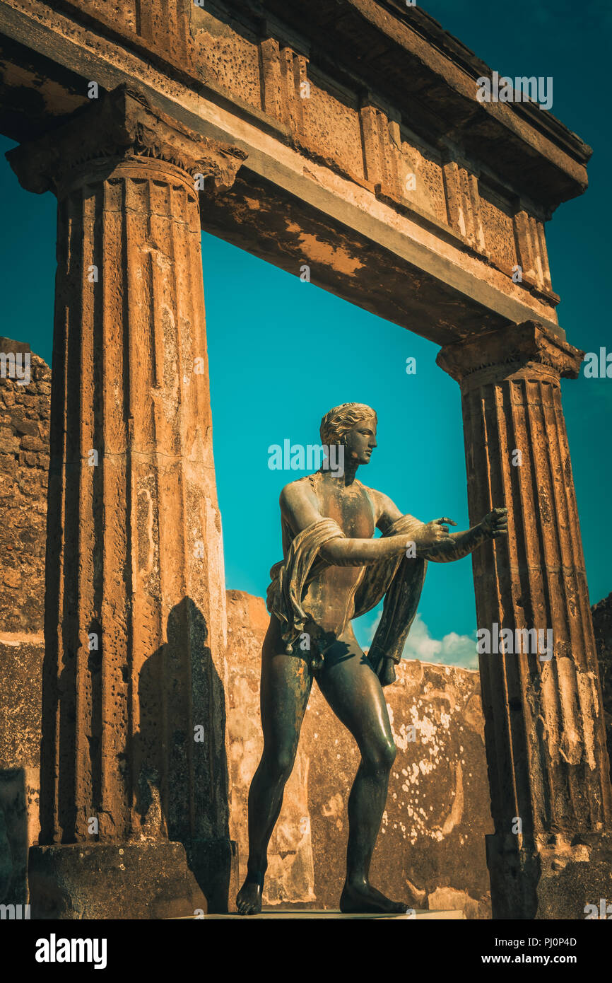 Pompeii, ancient roman statue of apollo Stock Photo Alamy