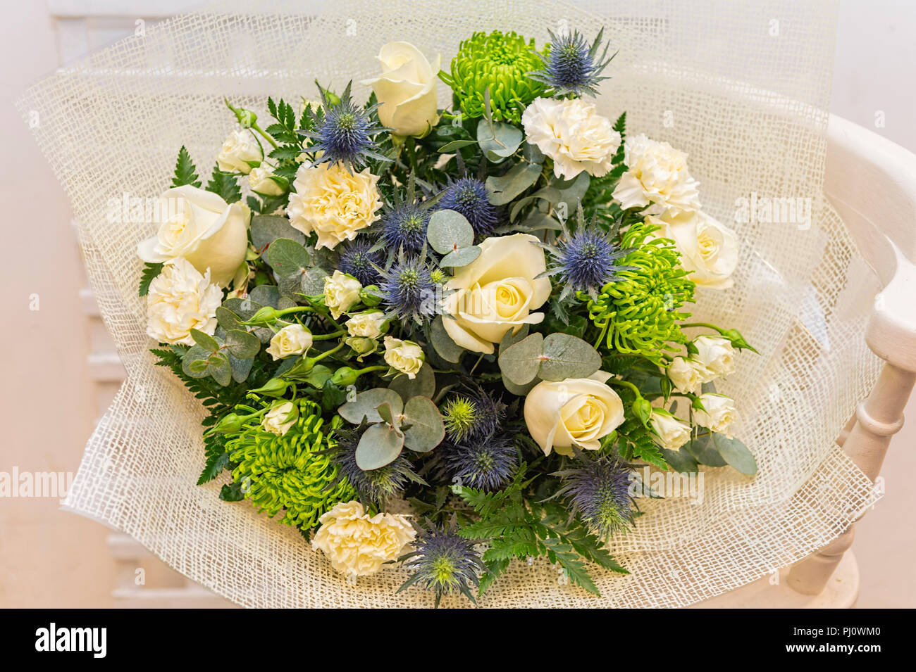 Bouquet of cream roses Stock Photo Alamy