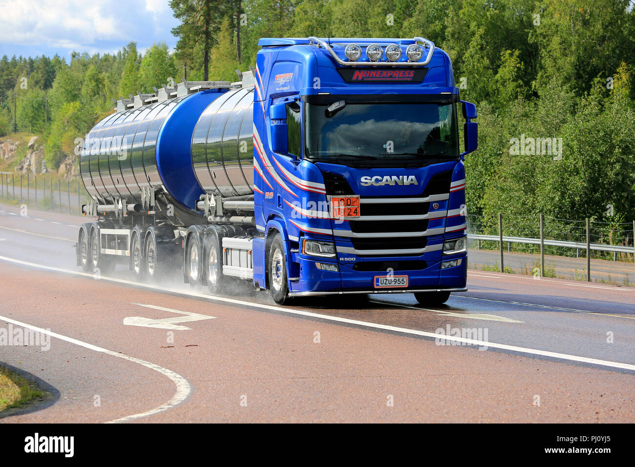 Next generation Scania tank truck of Niinexpress Oy hauls